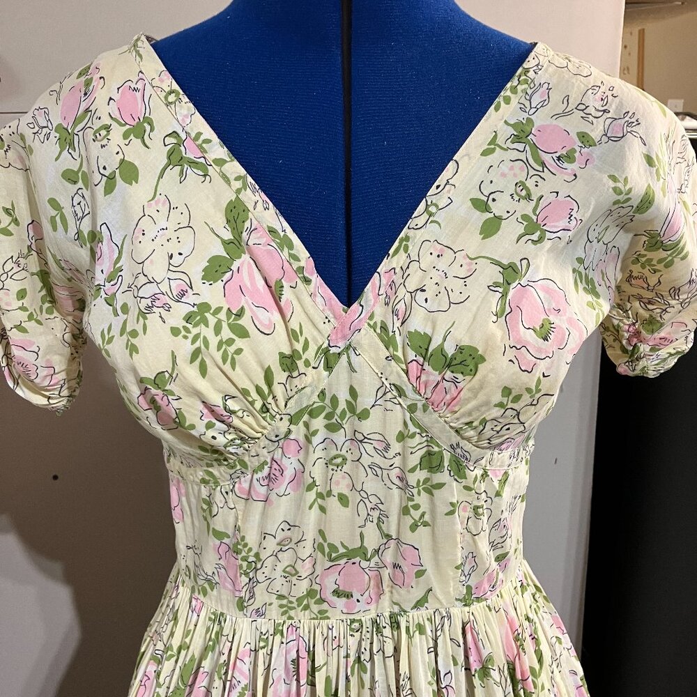 Gorgeous 1950s Petite Floral Sundress